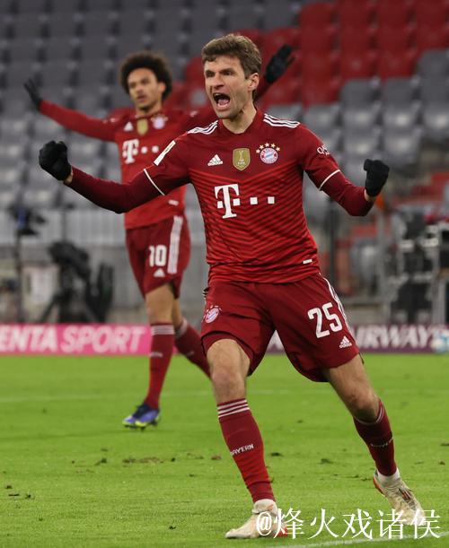德甲-莱万穆勒破门屈桑斯世界波 拜仁4-0胜狼堡 德甲-莱万穆勒破门屈桑斯世界波 拜仁4-0胜狼堡